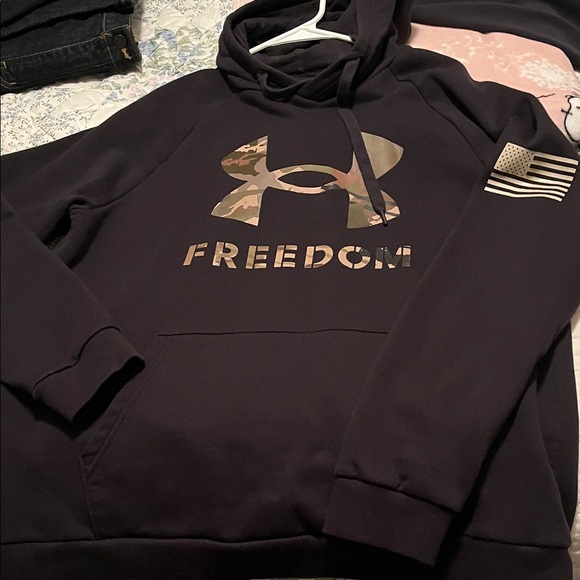 Under Armour Other - Under Armour Black Hoodie with Camo Accents